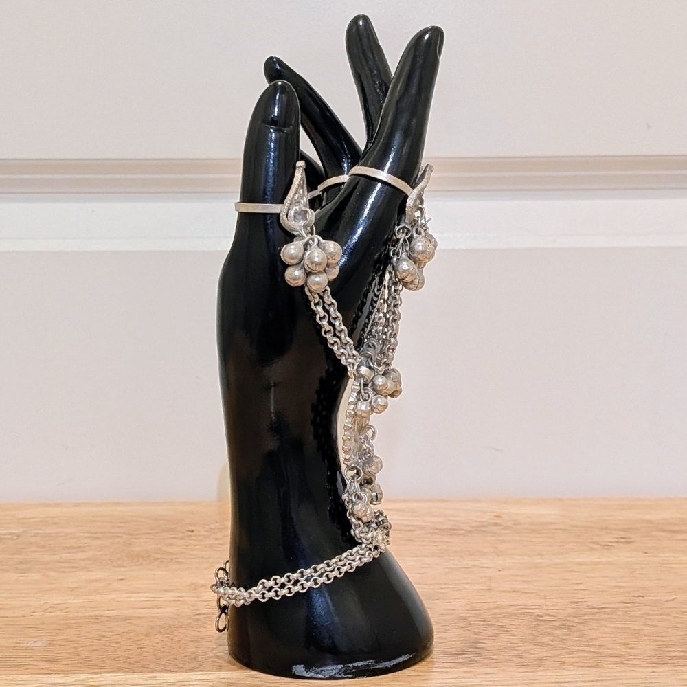 NWT Beckwoman Oxidized Silvertone Chain Bracelet with Rings Hathphool - Picture 6 of 7